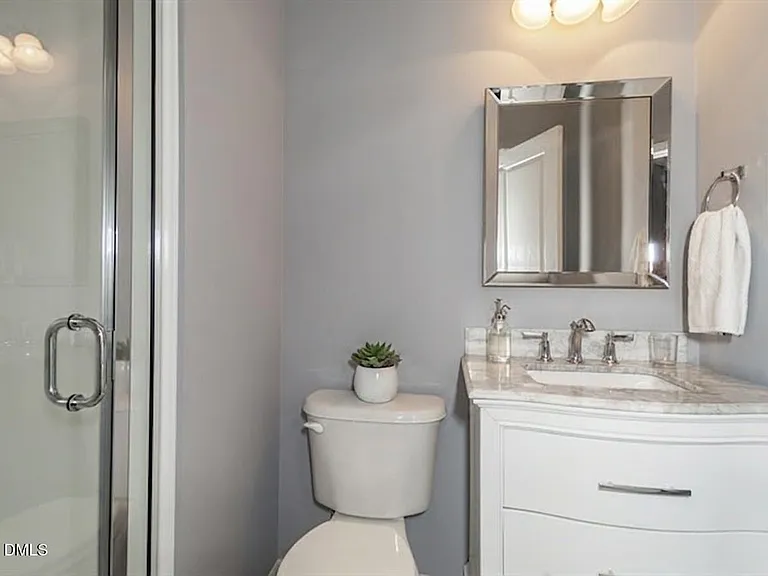 340 Kinellan Ln — Photo 5