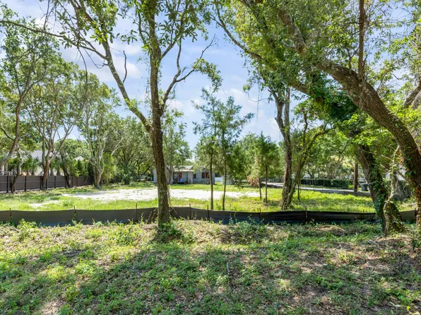 2802 Brooks St, Sullivans Island, SC 29482