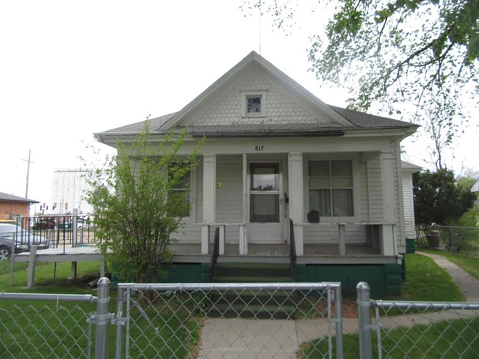 1st image of 817 W 5th St