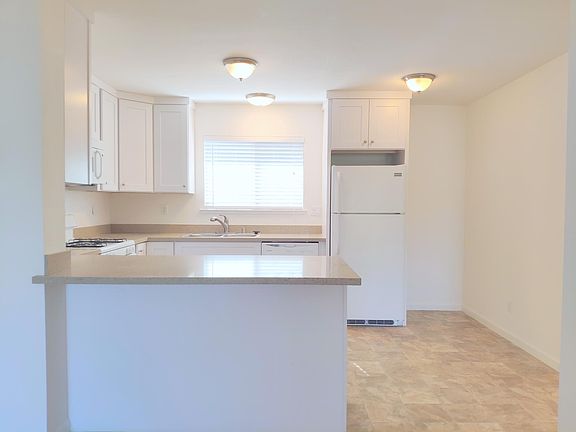 3rd image of 526 E Washington Ave APT A