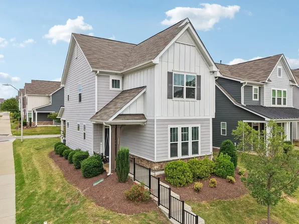 124 Daisy Grove Ln, Holly Springs, NC 27540