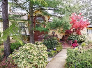 1019 Terrace Ave, Victoria, BC V8S 3V2