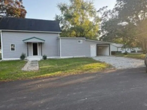 613 E Central St, Akron, IN 46910