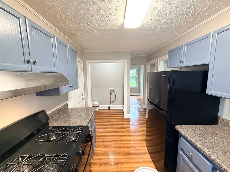 136 Williamson St SW — Photo 13