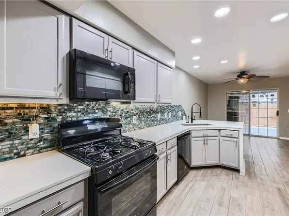 2836 Floral Peak Dr, Henderson, NV 89074