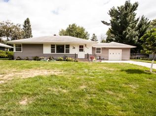 2814 Dellwood St, Roseville, MN 55113
