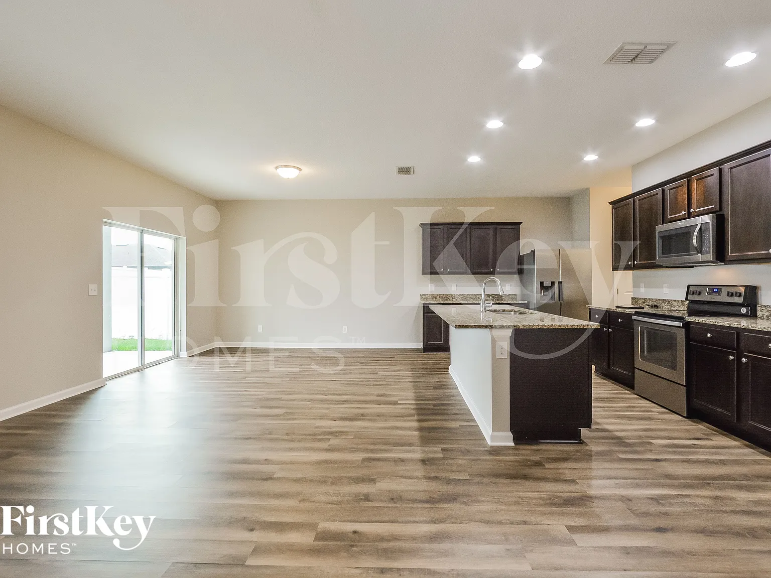 4 bed, 2.0 bath, 1999 sqft, $2,210 — Photo 4