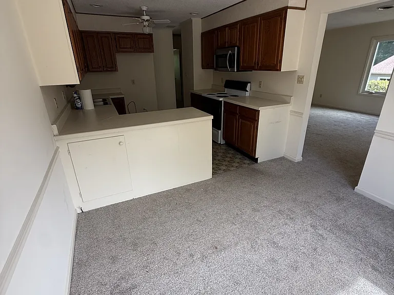 1409 Chestnut Dr #E — Photo 3