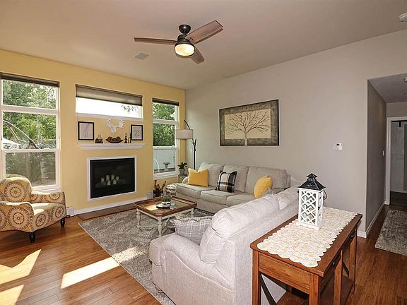3rd image of 706 W Harbor Ln
