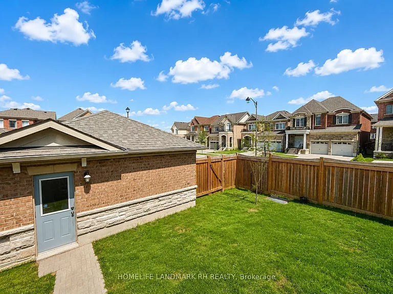 23 Clara May Ave — Photo 24