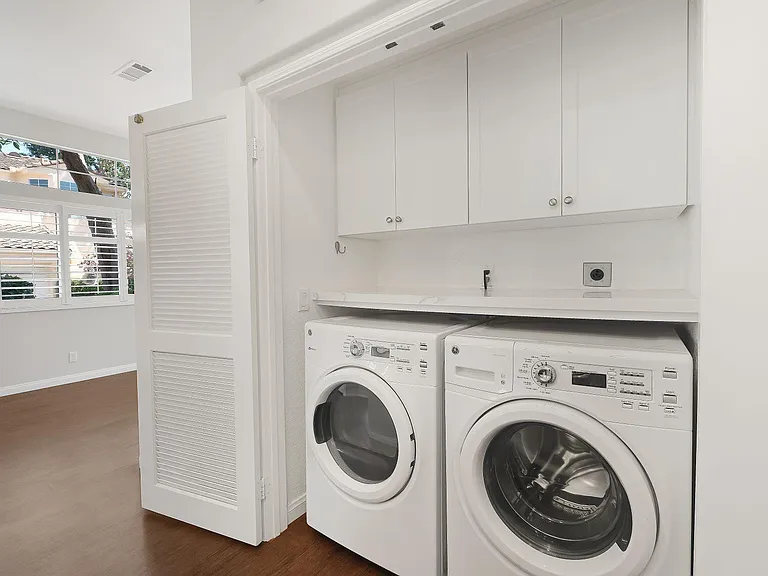 Bel Mondo Condos — Photo 19
