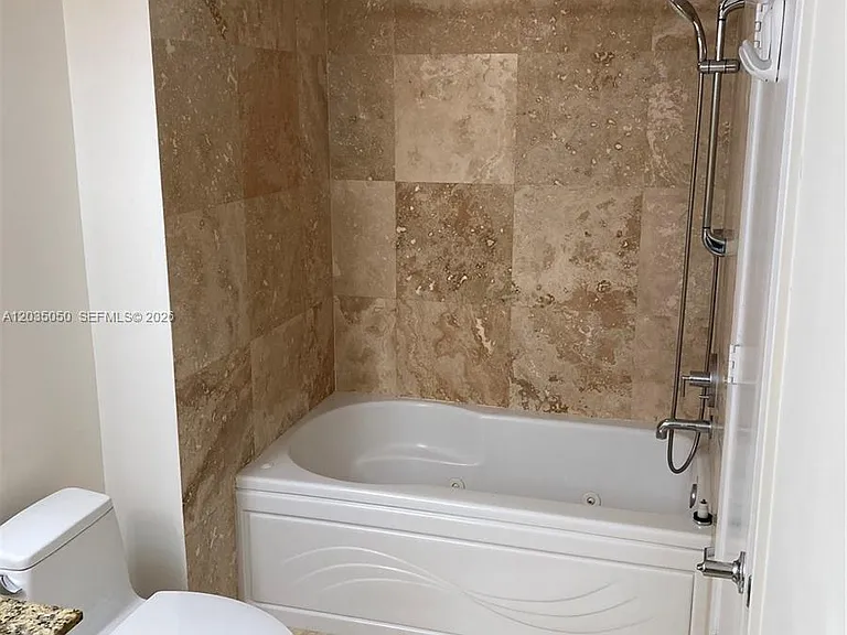 41 SE 5th St #1104 — Photo 16