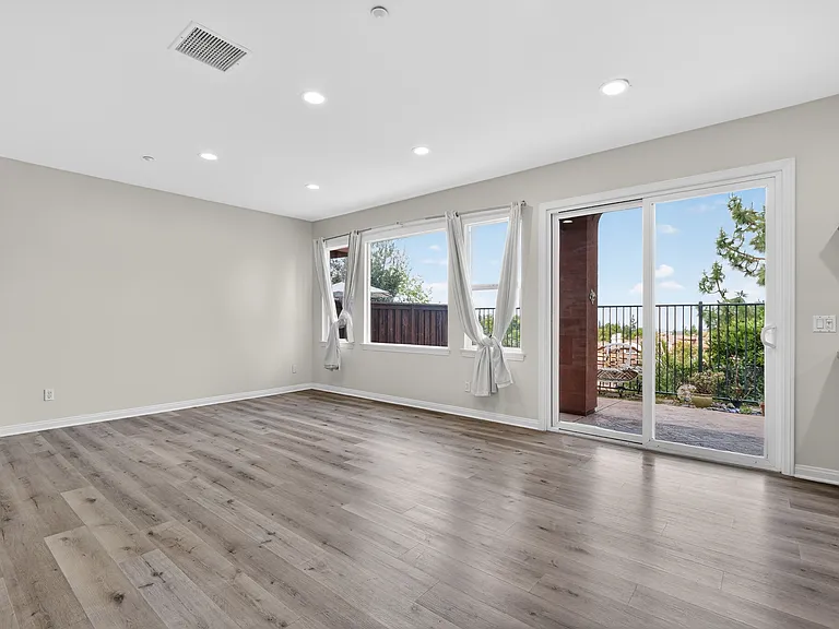 1357 Sky Ridge Ct — Photo 8