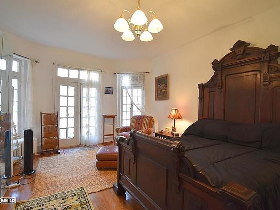 5th image of 147 E 37th St APT 5