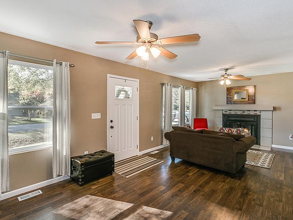 5th image of 206 W Northwind Dr