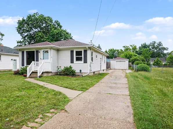 1262 Beechwood St NE, Grand Rapids, MI 49505