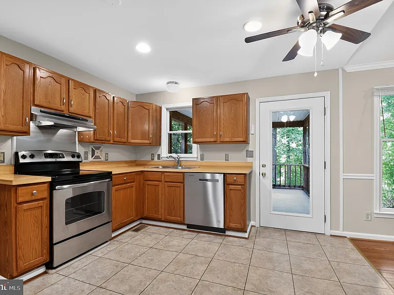 5118 Coach Ct — Photo 10