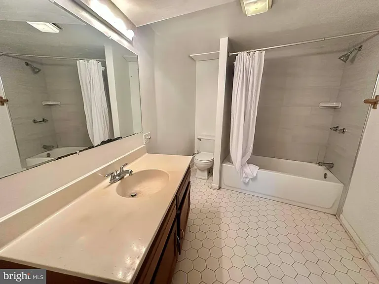 1818 N Adams St — Photo 12
