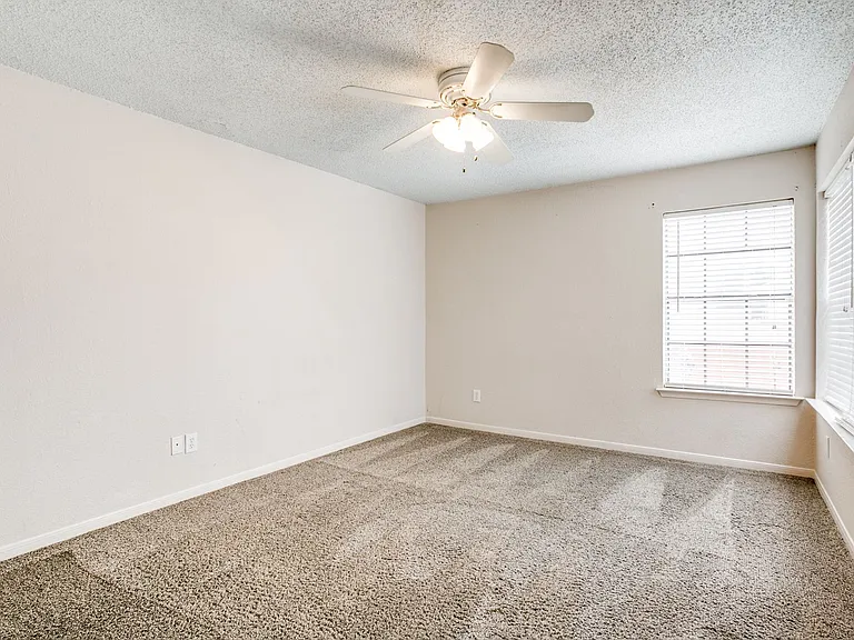2621 Piedras Dr — Photo 8