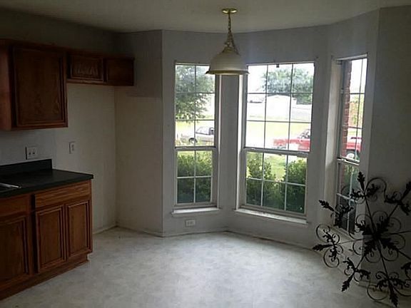 5th image of 1216 Courtney Dr