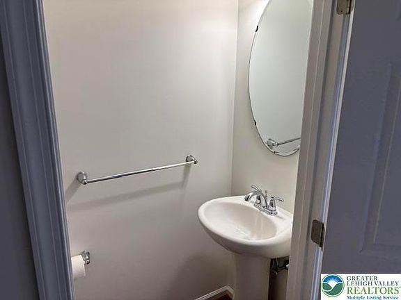 4th image of 1096 Sparrow Way