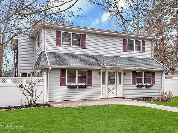 2nd image of 22 Oak St