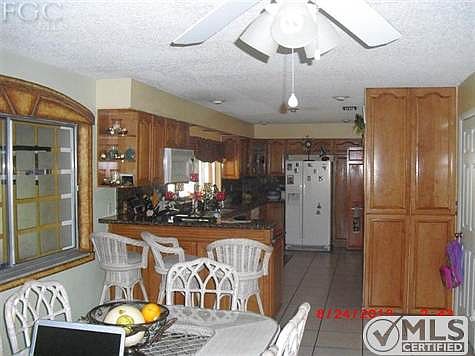 4th image of 527 NE 15th Ave