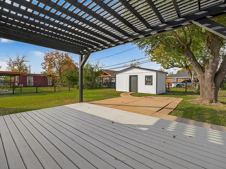 3527 La Retama Dr — Photo 2