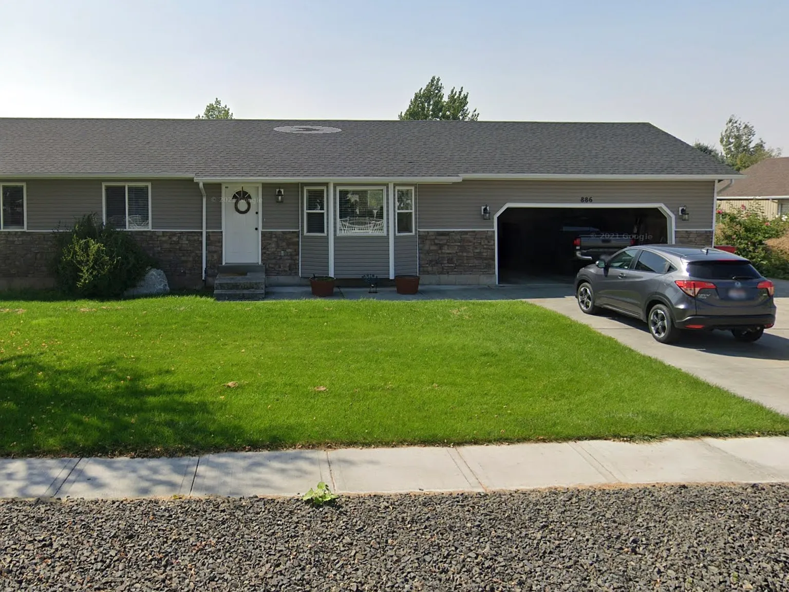 5 bed, 2318 sqft, $2,500 — Photo 1