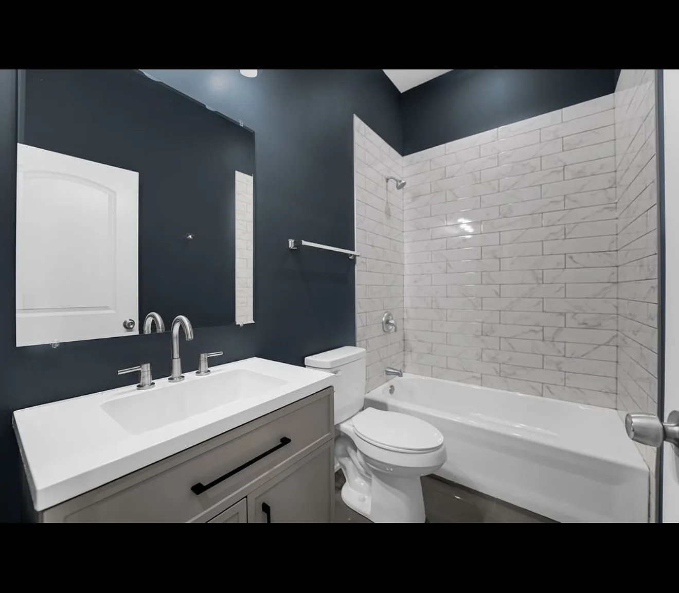 7844 S Emerald Ave — Photo 2