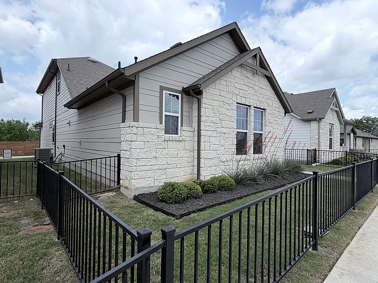 219 Pinnacle Ln — Photo 16