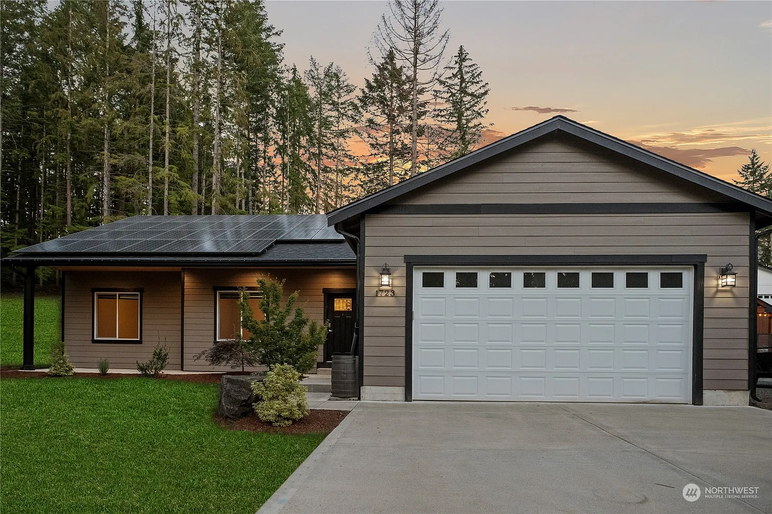 1723 SE Edmonds Street photo 1