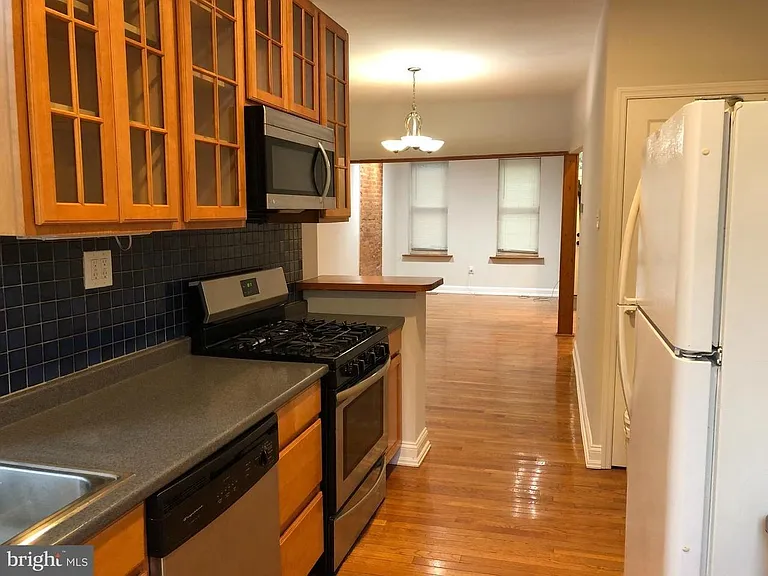 327 Point St — Photo 7