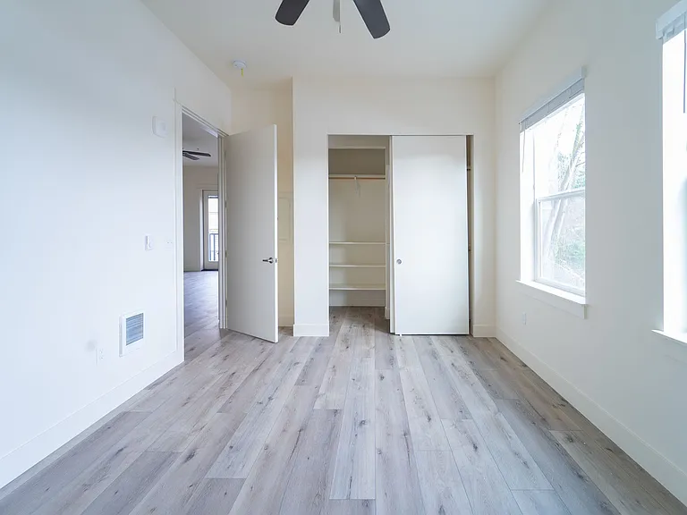 Capitol Hill Apartments — Photo 44