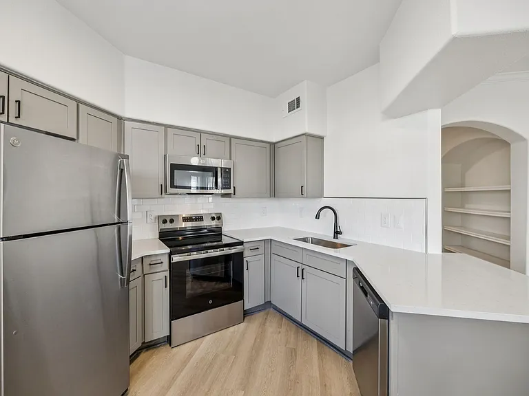 McDermott Place — Photo 22