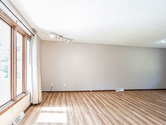 4th image of 705 N G St