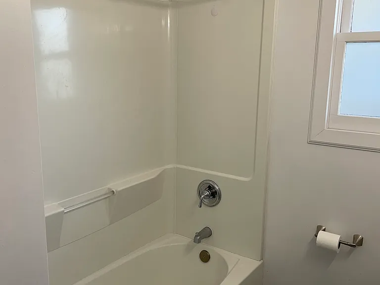 1040 Napa St — Photo 8