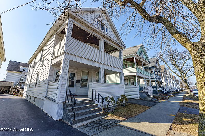 3rd image of 792 Washington Avenue