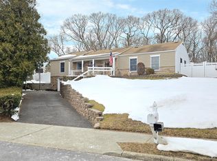 25 Spruceton Street, Selden, NY 11784