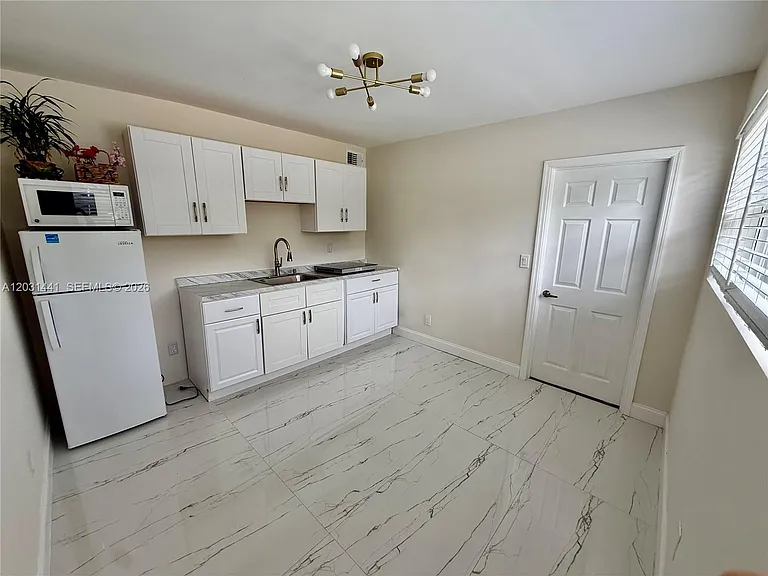 124 Harvard Rd — Photo 21