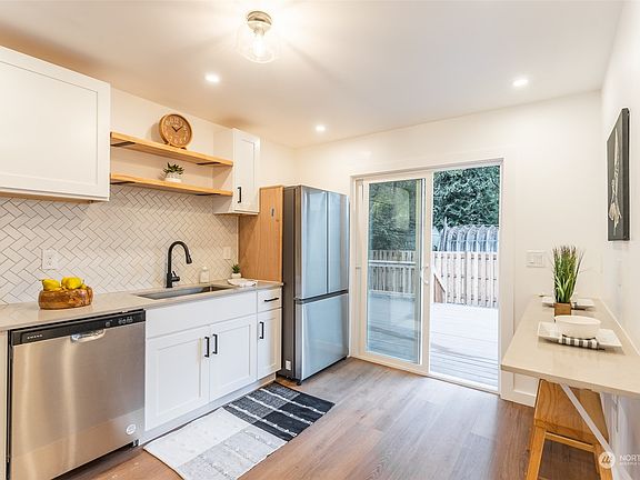 3rd image of 8289 Beach Way Drive