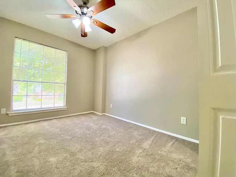 1703 Sylvia Ln — Photo 27