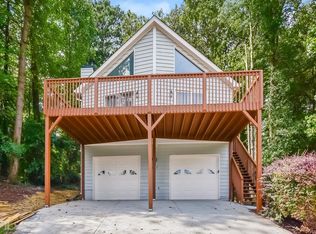 657 Lake Dr, Snellville, GA