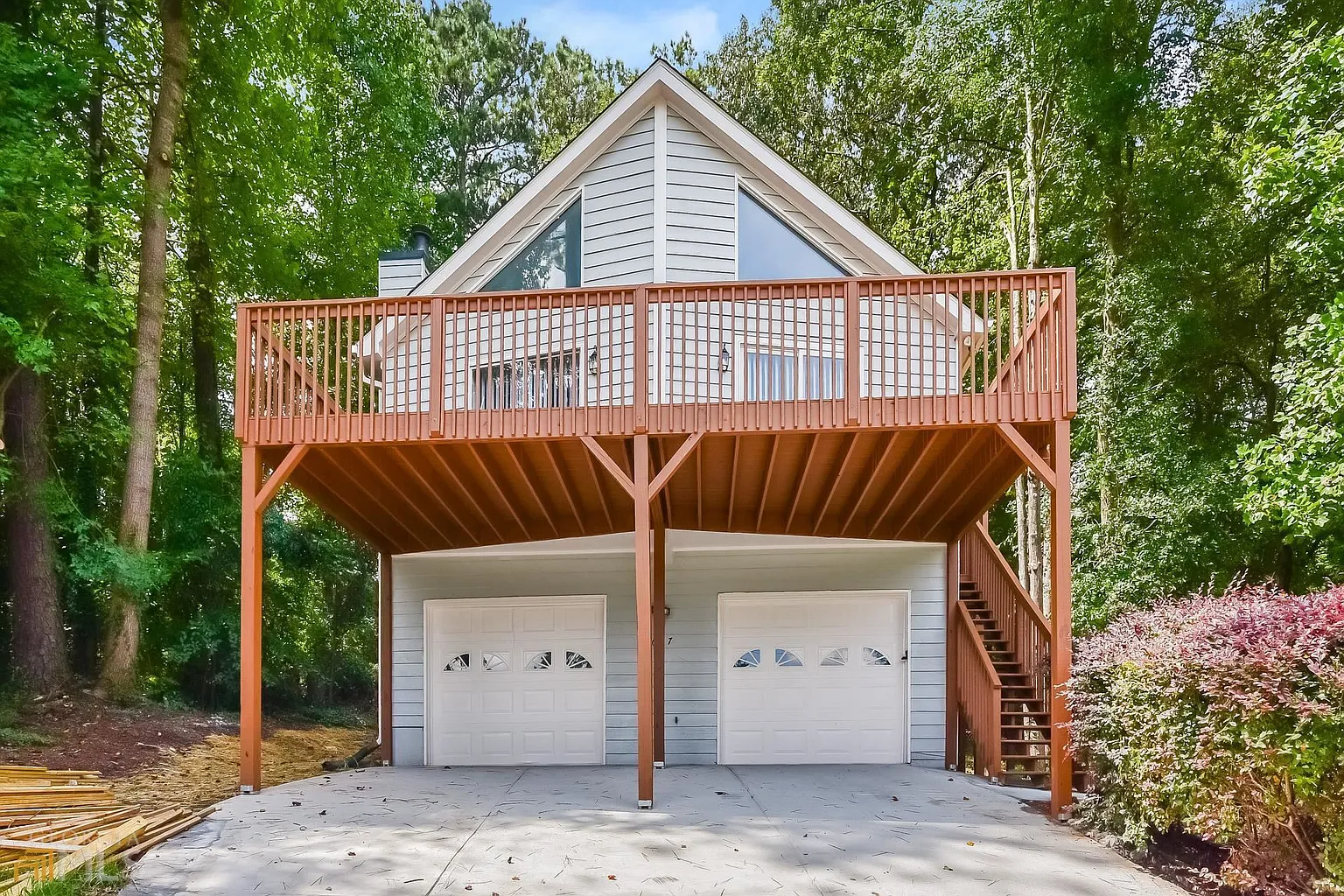 657 Lake Dr photo 1
