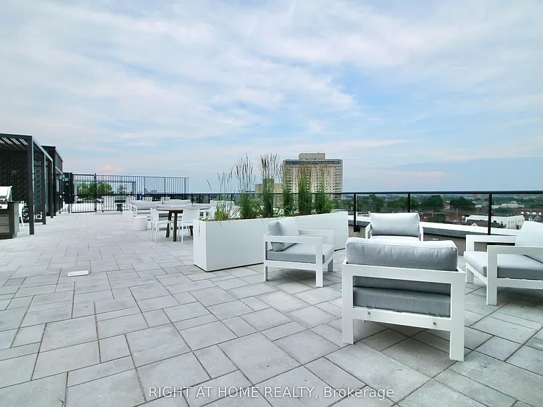 560 Rideau St #1006 — Photo 27
