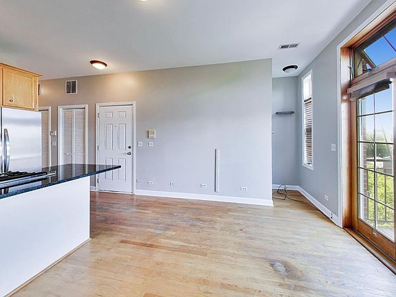4th image of 1875 N Winnebago Ave APT 4W