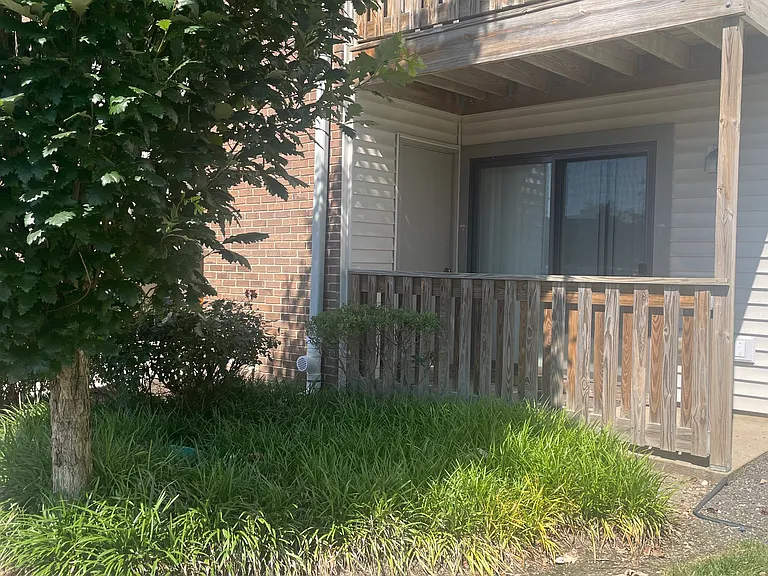2411 Ravens Crest Dr — Photo 9