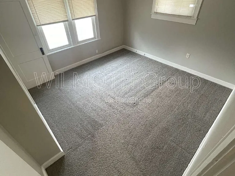 4212 E Washington St — Photo 12