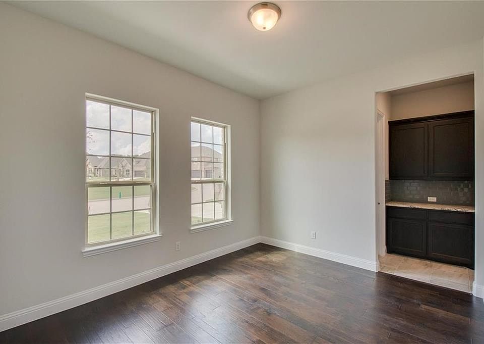 1st image of 609 Elm Creek Cir
