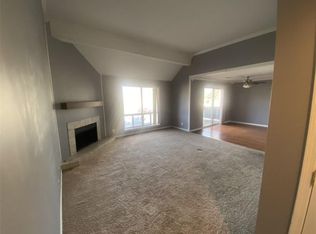 11126 Nieman Rd APT 202, Overland Park, KS 66210